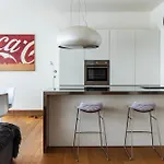 Youhosty - Broletto 37 Milan