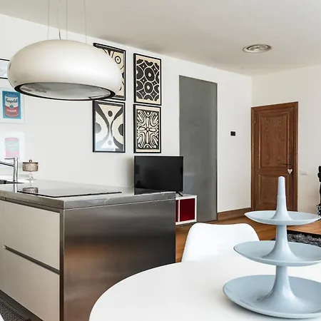 Youhosty - Broletto 37 Milan